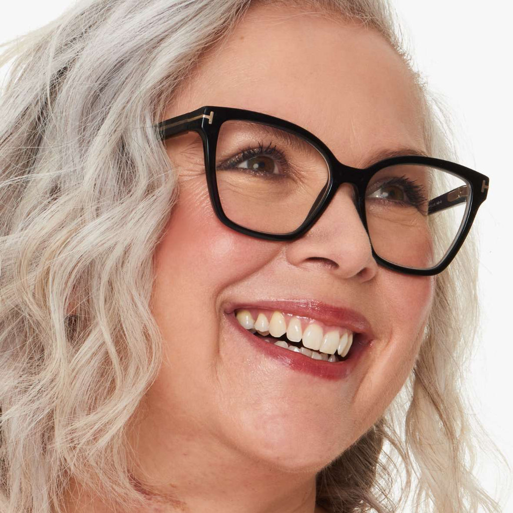 This is the best way to apply your makeup when wearing glasses