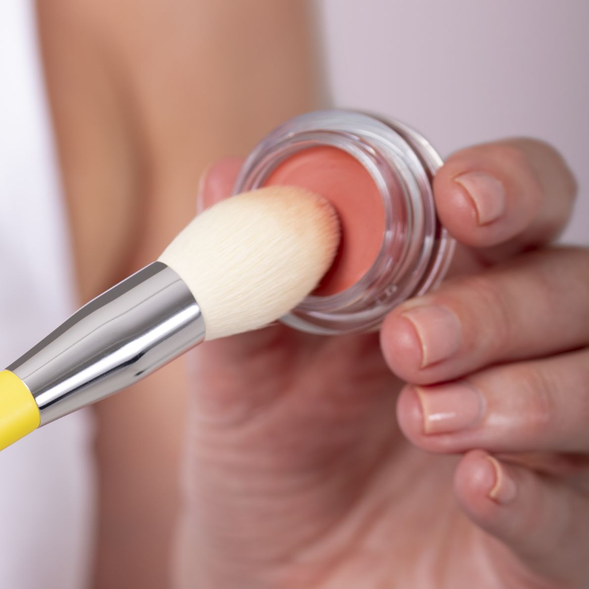 How to apply cream blush