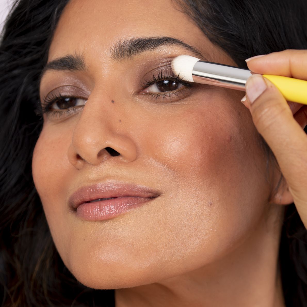 How to apply cream eyeshadow