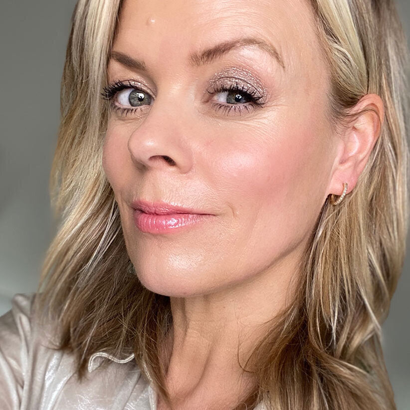 How To Achieve A Daytime Shimmer With Caroline Barnes